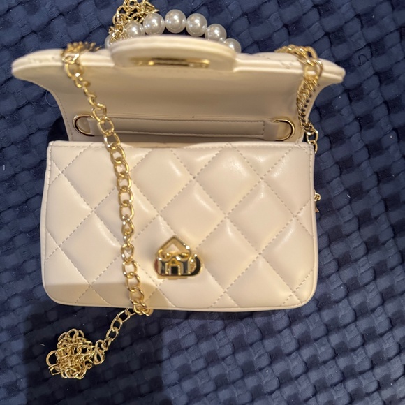 White Small Purse with Faux Pearl Handle NEW - Picture 2 of 6